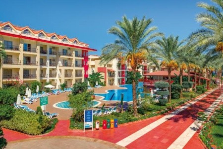 Crystal Aura Beach Resort & Spa, 