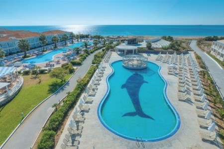 Sandy Beach Resort, 