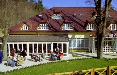 Parkhotel Na Baračke, Západní Slovensko, Invia