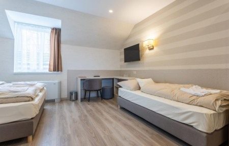 Tiszacsegei Halászcsárda És Panzió, Severní Dolní Zem, Invia