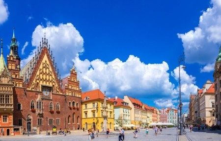 Korona Wrocław, Polsko, Invia