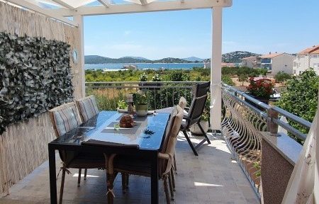 Apartmány 3298-7325, Severní Dalmácie, Invia