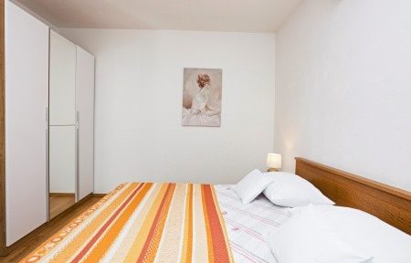 Apartmány 3298-7382, Severní Dalmácie, Invia